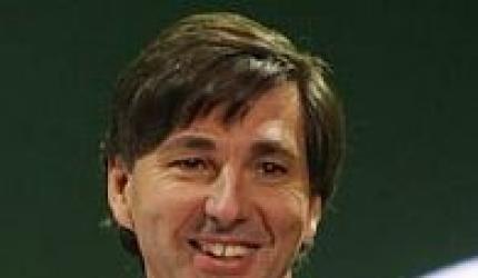 Zynga, seeking salvation, names Microsoft Xbox head as CEO