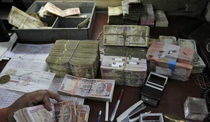 Banks' gross NPAs drop to 6-year low of below 6%