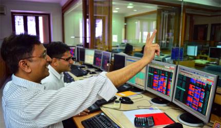 Sensex gains 270 pts on fag-end buying in banking stocks