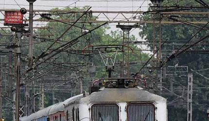 India's fastest train covers Delhi-Agra in 90 mins! 