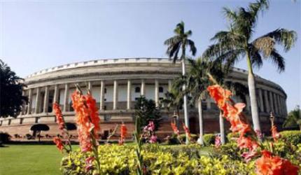 Drama as Modi makes final monsoon push to pass GST