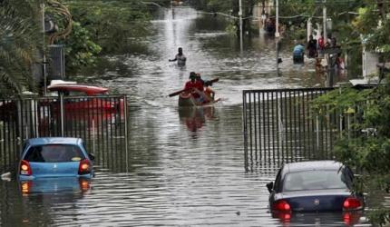 Carmakers gear up to repair flood-hit vehicles