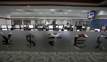 Silver Futures Plunge on Weak Demand, Strong Dollar