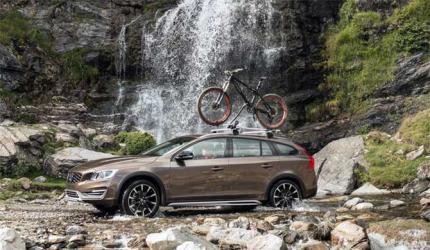 Volvo S 60 Cross country: A luxury sedan with sporty features