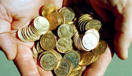 Gold Futures Fall on Muted Demand
