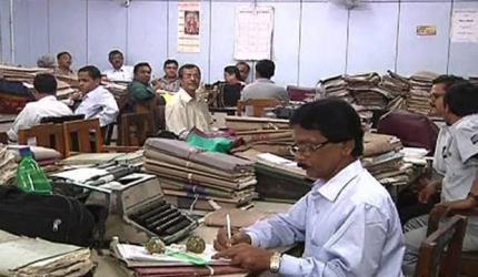 India Services Growth Eases in Feb: PMI Analysis