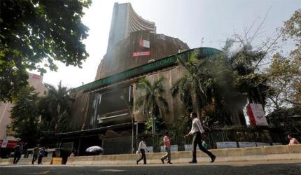 Stock Markets Decline; RBI Policy in Focus