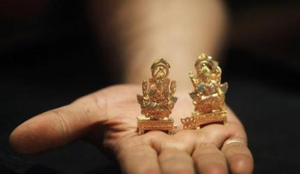 Gold Futures Plunge Rs 940, Trade at Rs 96,150/10g