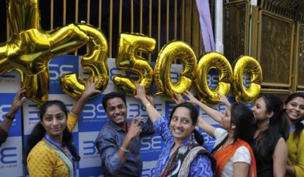 Banking, auto shares steal the show as Sensex gains 580 points