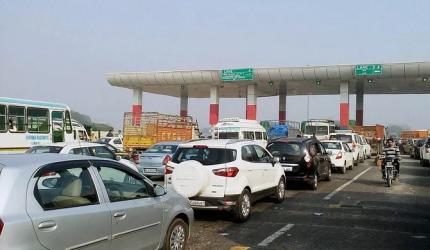 Notes from toll gates: Lower numbers point to slowdown