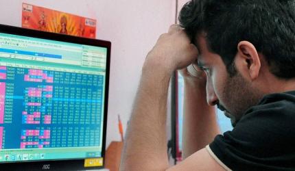 Sensex falls 385 points amid weak global trends