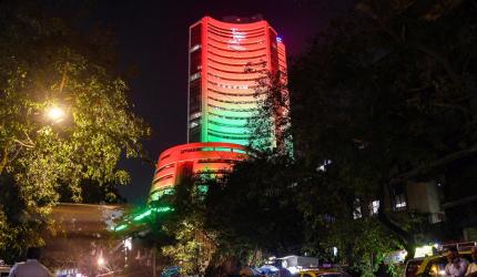 Stock Market Fall: Sensex Sheds 436 Points