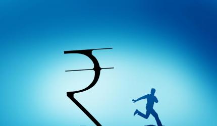 Rupee Rises to 85.67 Against US Dollar