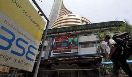 Sensex, Nifty Trade Lower Amid Global Slowdown