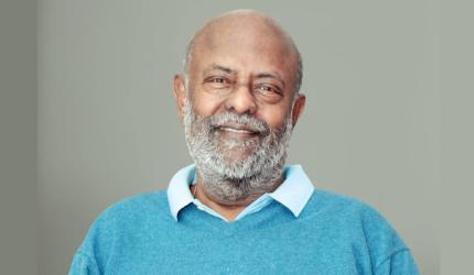 Shiv Nadar Donates 7.4 Cr Every Day!