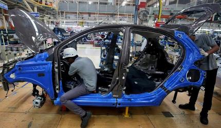 Fuel efficiency norms allow carmakers to pool with others