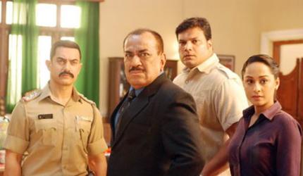 PIX: Aamir Khan solves murder case with ACP Pradyuman