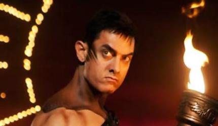 Watch: Aamir Khan gets his body painted!