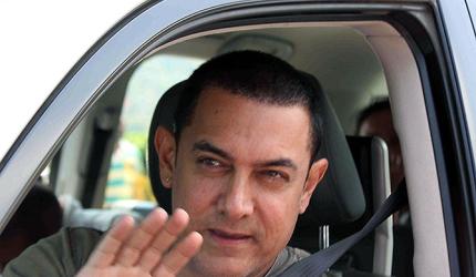 PIX: Karan Johar, Kapoors, Hirani party with Aamir Khan