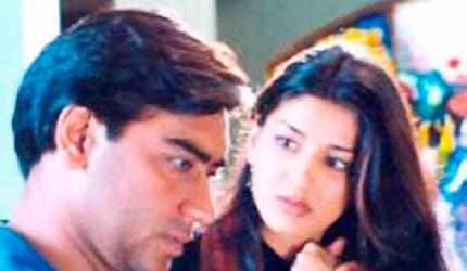 Quiz: Who played Ajay Devgn's father in Zakhm?