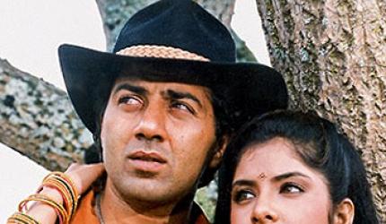 Quiz: Which actor from Tridev was replaced in Vishwatma?