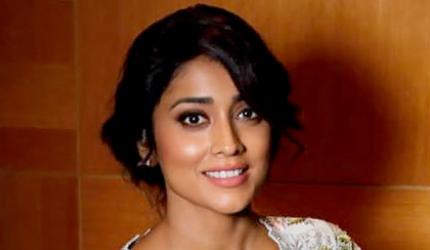 PIX: Shriya Saran adds glamour to an awards night