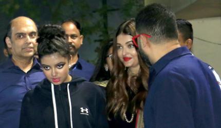 Aishwarya-Abhishek Cheer For Aaradhya
