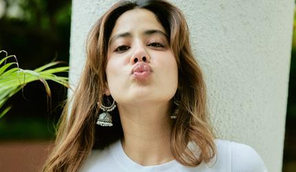 Learn How To Pout Like Janhvi