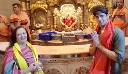 Sidharth Prays For Daughter At Siddhivinayak Temple