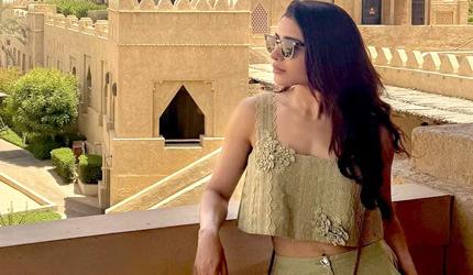 Samantha Goes On A Desert Holiday