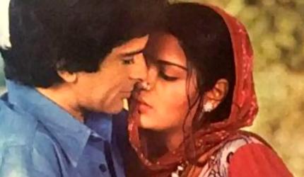 Zeenat Aman's First Onscreen Kiss