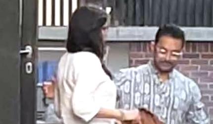 WATCH: Aamir Steps Out With Gauri For 1st Time