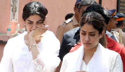 Janhvi-Khushi Get Emotional At Grandmother's Funeral