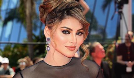 Urvashi Suffers Wardrobe Malfunction