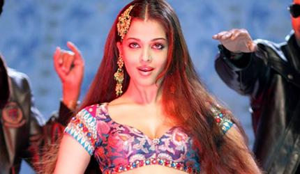 Kajra Re Was Born At A Traffic Signal!