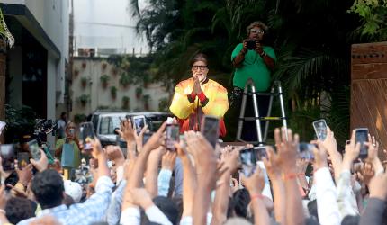 Fans Shower Love on Amitabh Bachchan, 83