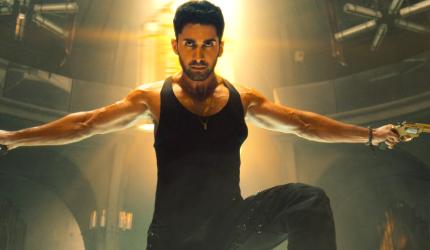 The B***ds of Bollywood Review: Enticing!