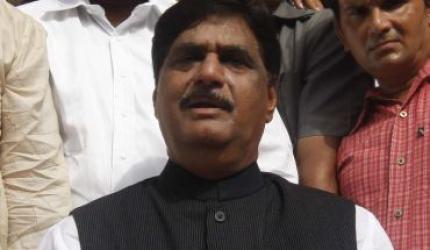 Sena-BJP combine will win 35 seats in Maha: Munde