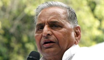 If EC has the guts, let them ban me: Mulayam