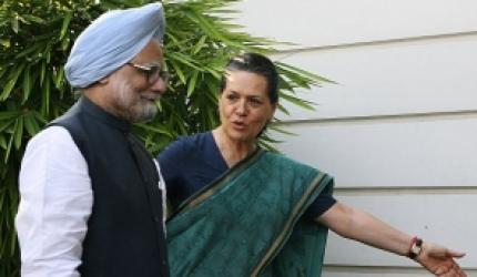 Telangana: PM, Andhra ministers meet Sonia 