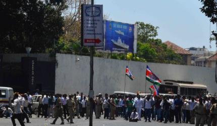 PHOTOS: Shiv Sena-MNS workers clash in Mumbai 