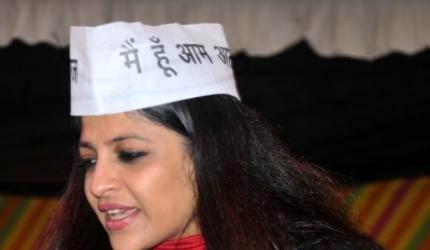 Shazia Ilmi tries to defend her 'communal' remark