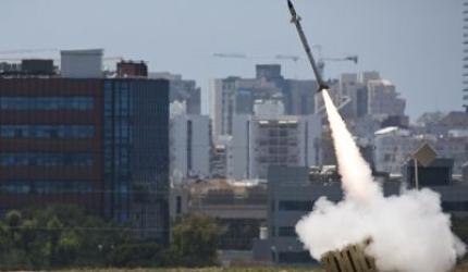 Israel resumes air strikes on Gaza as ceasefire fails