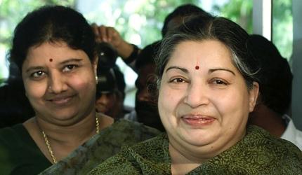 'Sasikala is still ruling the state'