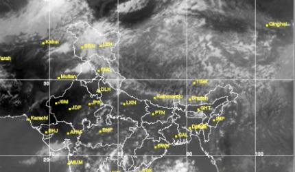 Hudhud will take 'very severe' turn in next 12hrs: IMD