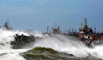 Cyclone Hudhud races towards Andhra, Odisha at 150 kmph