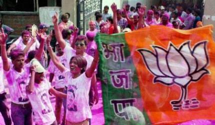 Sena goes easy on BJP, as party ready to form govt on Tuesday