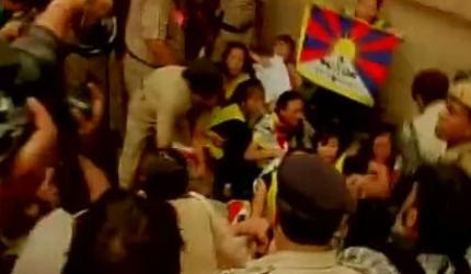 'Free Tibet' protests welcome Xi Jinping to Delhi