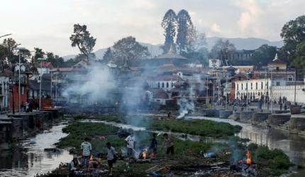 Mass cremations in Nepal as quake body count rises