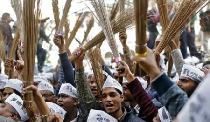 'AAP workers intimidating voters against voting for BJP'